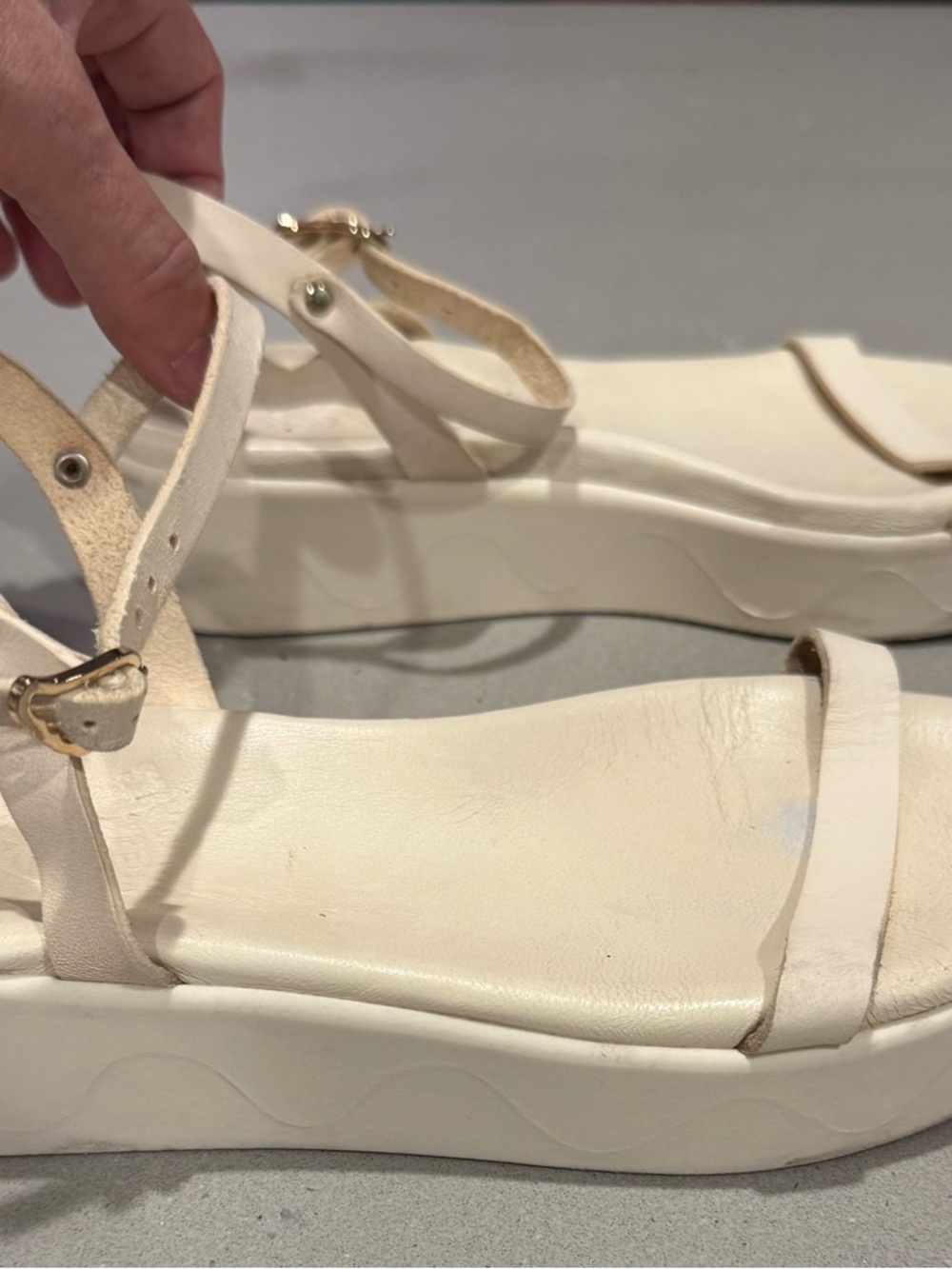Kaanas Off White Platform Ankle-Strap Sandals size 8